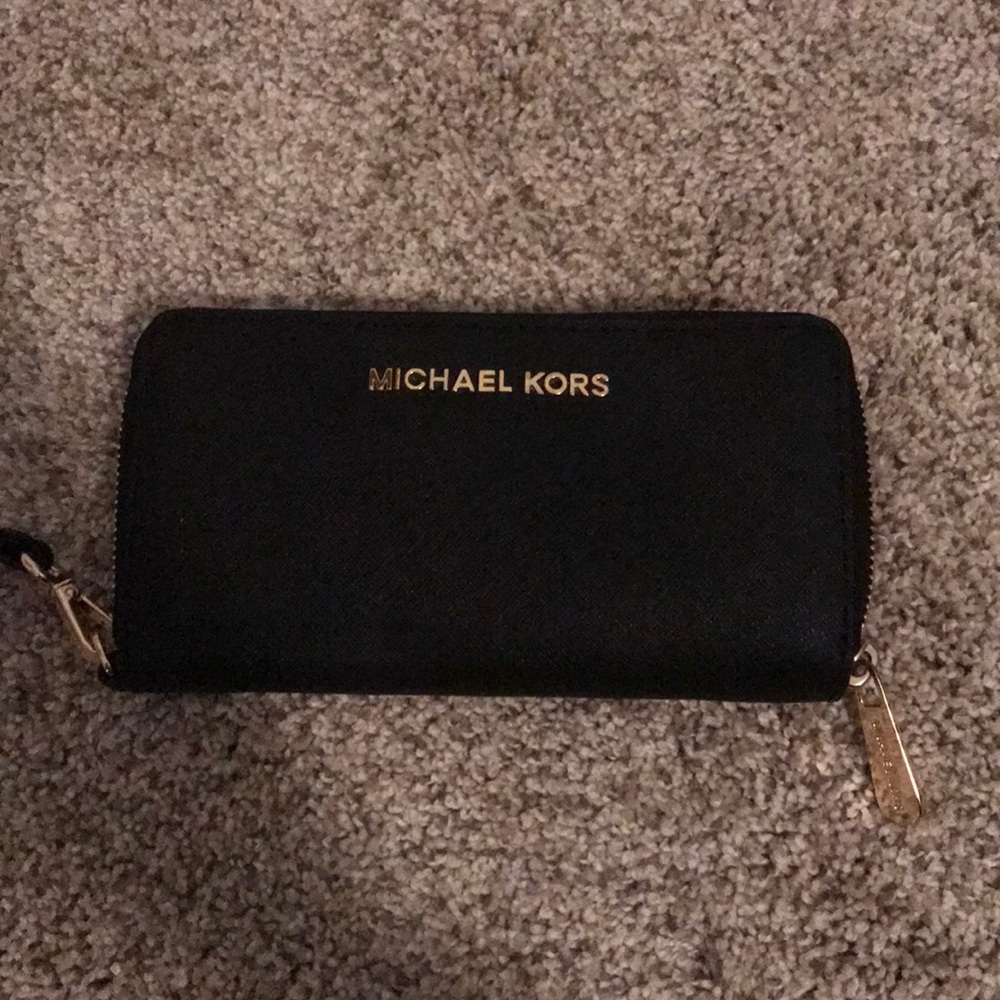 Michael Kors Wallet / Wristlet
